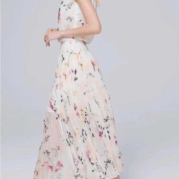 NWT WHBM gorgeous blouson dress with pleated skirt and floral pattern. - Picture 2 of 5